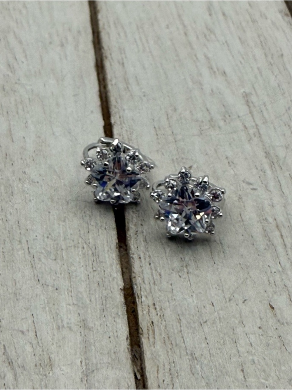 Silver tone Snowflake Crystal Stud Earrings - Clear White Sparkle